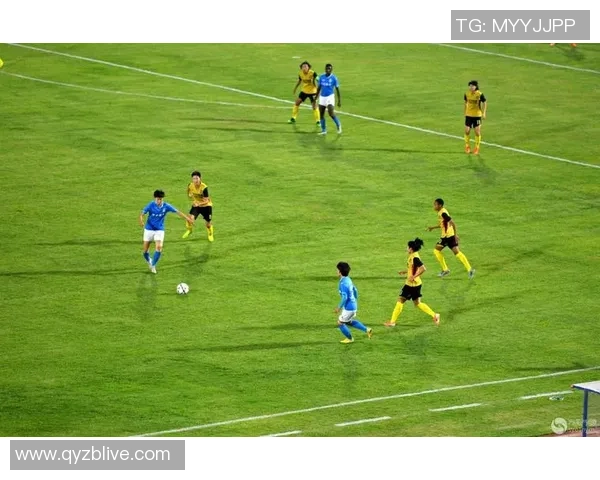 绿茵传奇巨星荧幕再现足球英雄故事与光影魅力