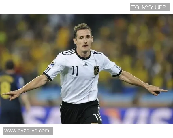 足球巨星独自领航球队崛起成就传奇一人一城的荣耀与挑战