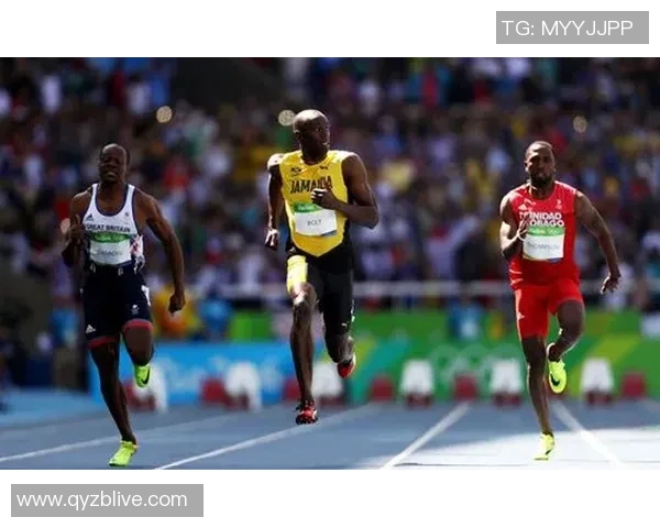 女足球星健康体态展现力量与美感彰显运动女性独特魅力