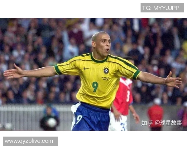 纵览世界足坛巨星风采全面解析球员生涯与传奇故事 纵览世界足坛巨星风采全面解析球员生涯与传奇故事